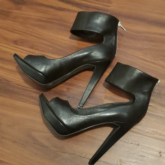 Shoes - Picture 4 of 4